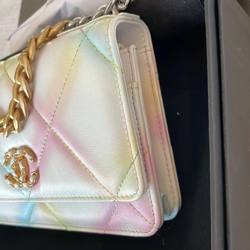 Chanel 22p rare wallet on chain crossbody bag multi color pastel white pink - Picture 3 of 11